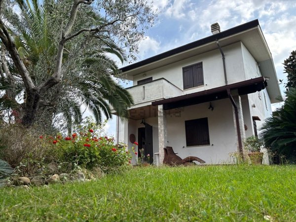 casa indipendente in vendita a Sabaudia