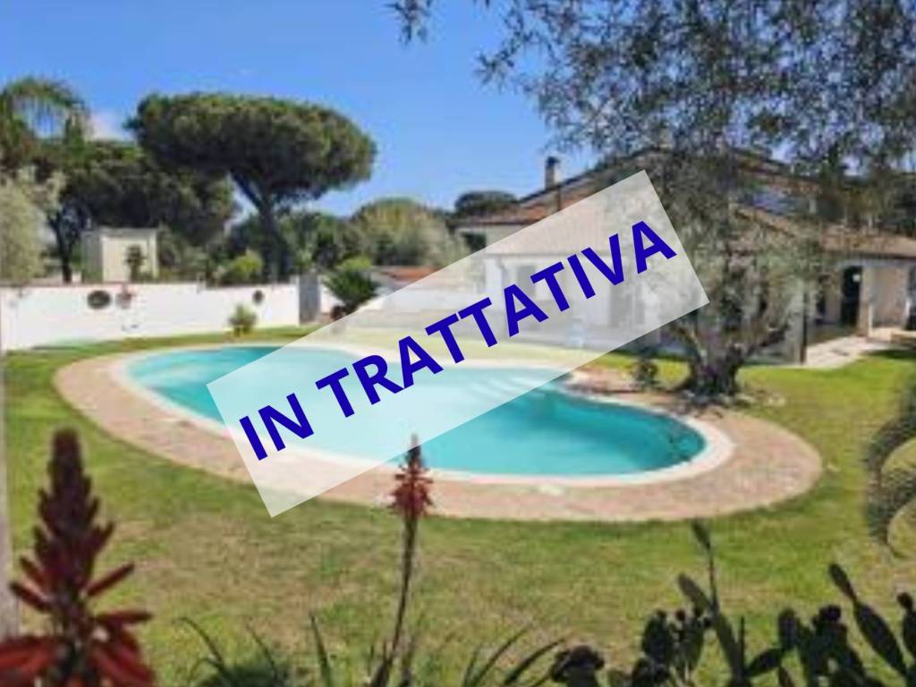 casa indipendente in vendita a Sabaudia in zona Molella