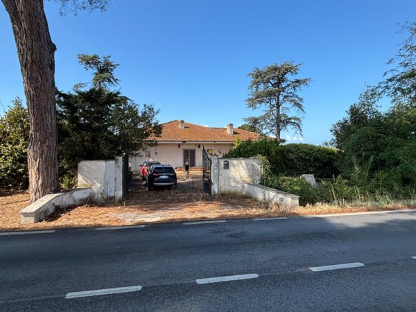 casa indipendente in vendita a Sabaudia in zona Bella Farnia