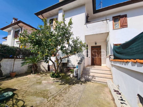 casa indipendente in vendita a Sabaudia in zona Mezzomonte