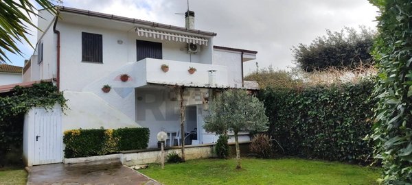 casa indipendente in vendita a Sabaudia