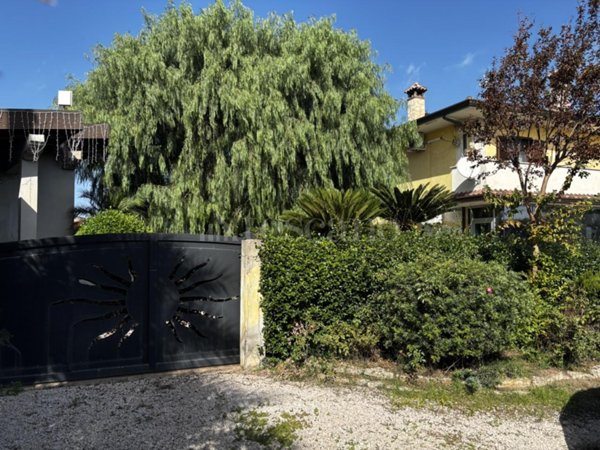 casa indipendente in vendita a Sabaudia