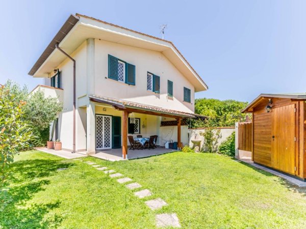 casa indipendente in vendita a Sabaudia in zona Bella Farnia