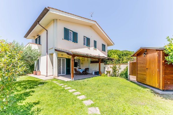 casa indipendente in vendita a Sabaudia