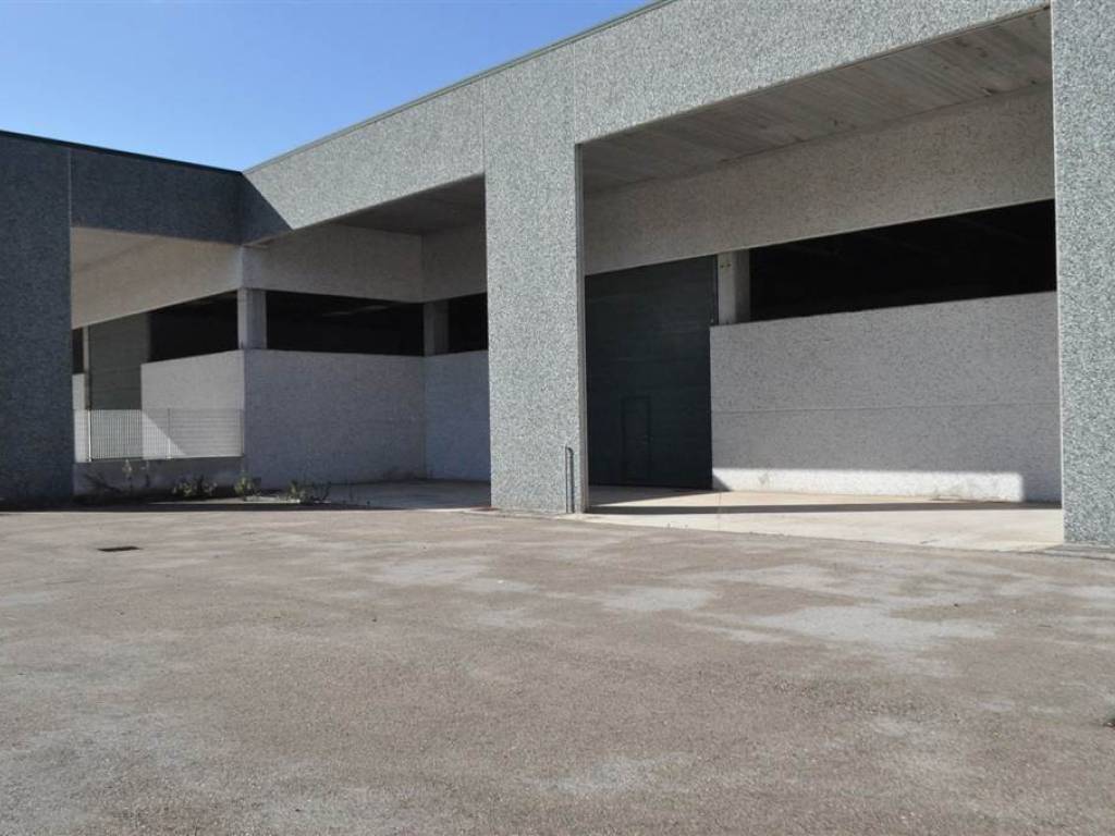 locale commerciale in vendita a Sabaudia