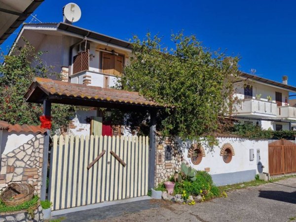casa indipendente in vendita a Sabaudia in zona Bella Farnia