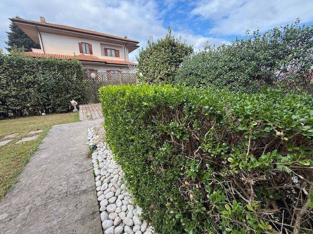 casa indipendente in vendita a Sabaudia in zona Bella Farnia
