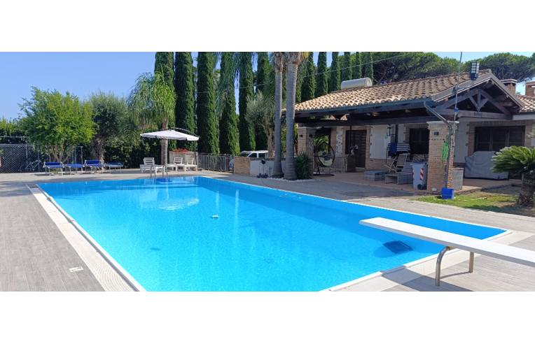 casa indipendente in vendita a Sabaudia in zona Bella Farnia