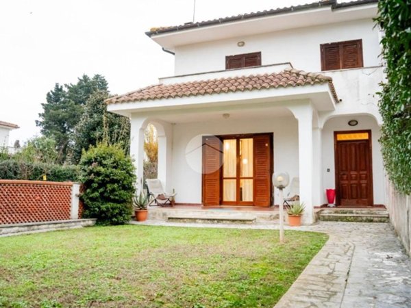 casa indipendente in vendita a Sabaudia