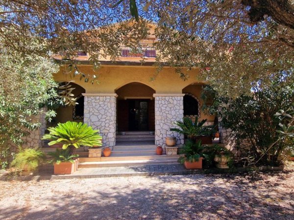 casa indipendente in vendita a Sabaudia in zona Bella Farnia