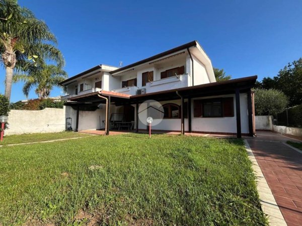 casa indipendente in vendita a Sabaudia in zona Bella Farnia