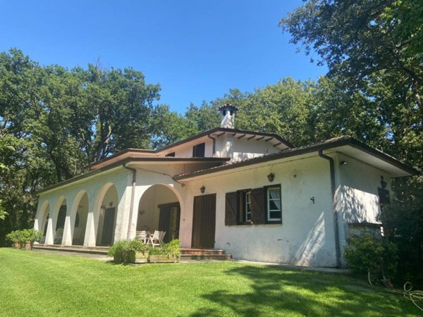 casa indipendente in vendita a Sabaudia in zona Baia d'Argento