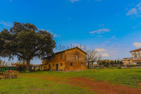 casale in vendita a Sabaudia