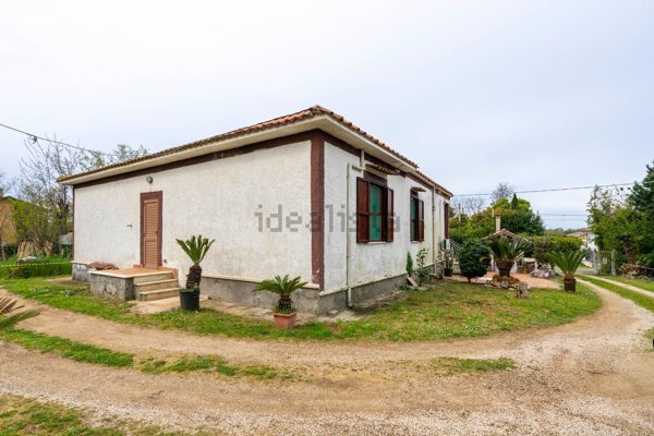 casa indipendente in vendita a Sabaudia