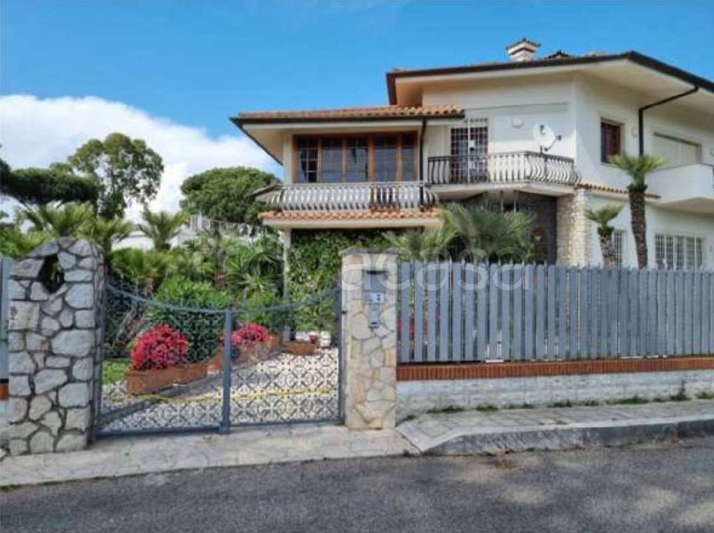 casa indipendente in vendita a Sabaudia