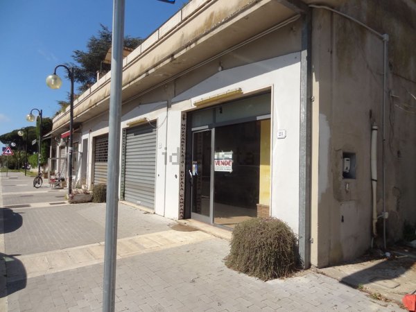 locale commerciale in vendita a Sabaudia