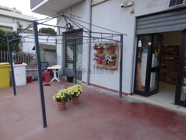 locale commerciale in vendita a Sabaudia