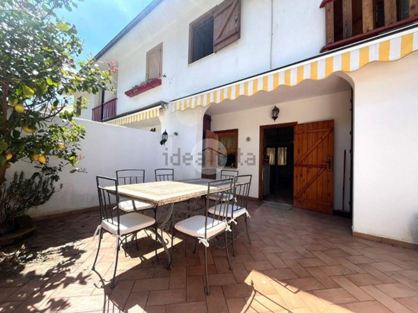 casa indipendente in vendita a Sabaudia in zona Bella Farnia