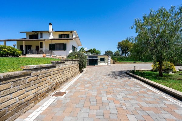 casa indipendente in vendita a Sabaudia