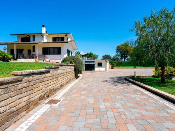 casa indipendente in vendita a Sabaudia