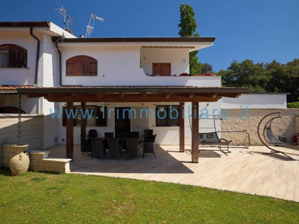 casa indipendente in vendita a Sabaudia in zona Bella Farnia