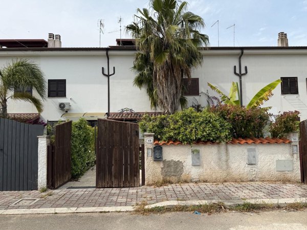 casa indipendente in vendita a Sabaudia in zona Bella Farnia