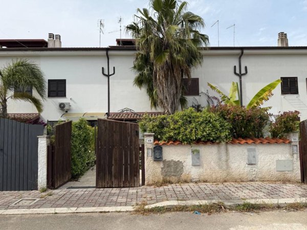 casa indipendente in vendita a Sabaudia in zona Bella Farnia