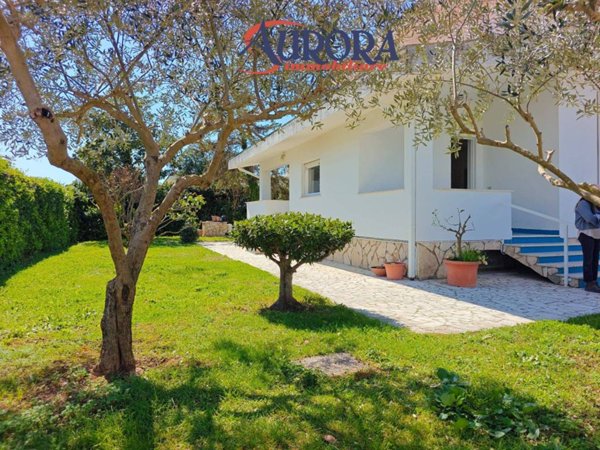 casa indipendente in vendita a Sabaudia