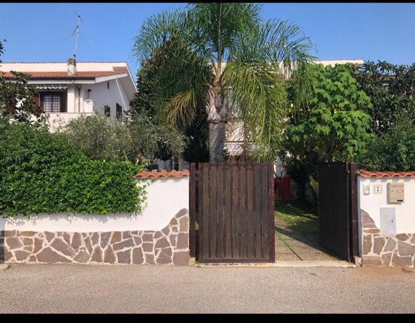 villa in vendita a Sabaudia in zona Bella Farnia