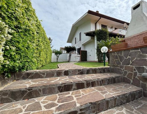 casa indipendente in vendita a Sabaudia in zona Bella Farnia