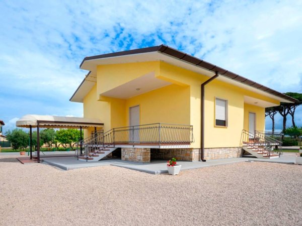 casa indipendente in vendita a Sabaudia
