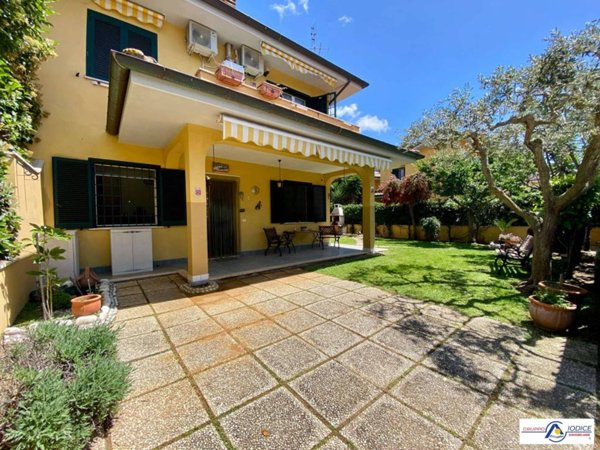 casa indipendente in vendita a Sabaudia