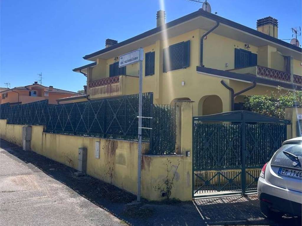 casa indipendente in vendita a Sabaudia
