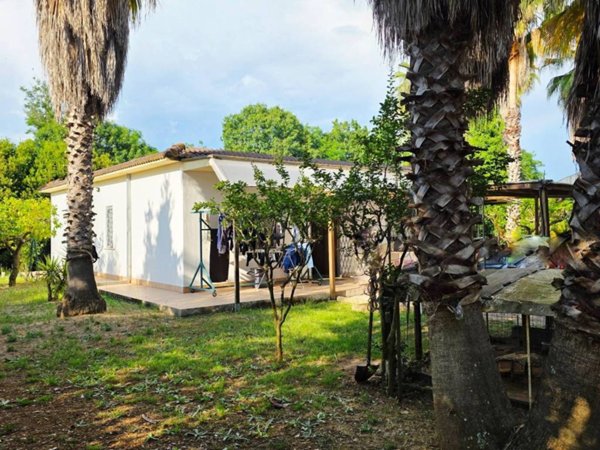 casa indipendente in vendita a Sabaudia