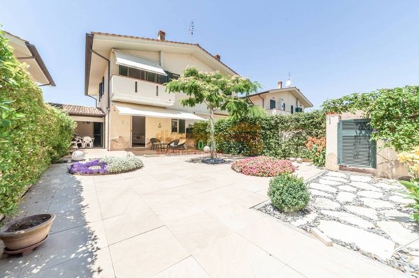 casa indipendente in vendita a Sabaudia in zona Bella Farnia