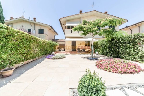 casa indipendente in vendita a Sabaudia in zona Bella Farnia