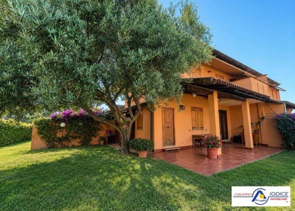 casa indipendente in vendita a Sabaudia in zona Bella Farnia