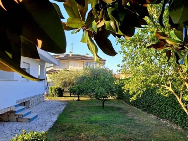casa indipendente in vendita a Sabaudia
