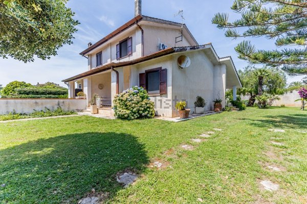 casa indipendente in vendita a Sabaudia
