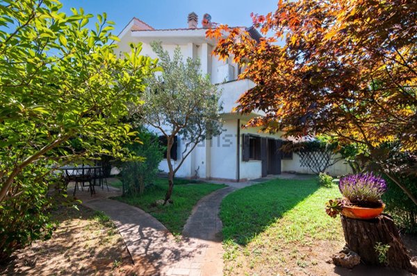casa indipendente in vendita a Sabaudia in zona Bella Farnia