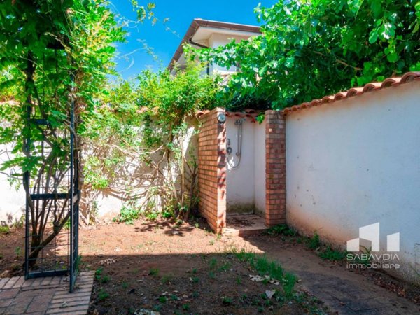 casa indipendente in vendita a Sabaudia in zona Bella Farnia