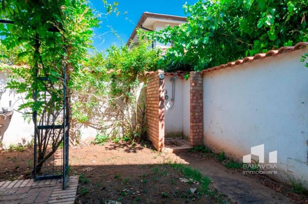 casa indipendente in vendita a Sabaudia in zona Bella Farnia