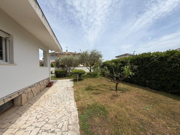 casa indipendente in vendita a Sabaudia