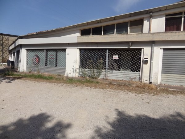locale commerciale in vendita a Sabaudia