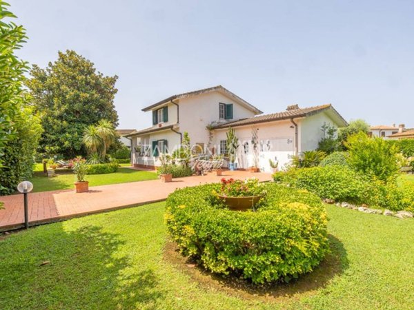 casa indipendente in vendita a Sabaudia in zona Bella Farnia
