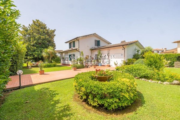casa indipendente in vendita a Sabaudia in zona Bella Farnia