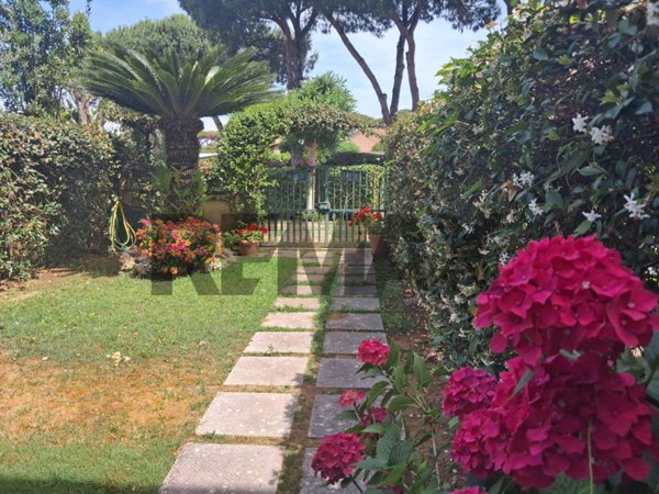 casa indipendente in vendita a Sabaudia in zona Bella Farnia