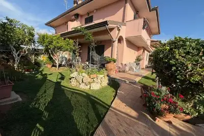 casa indipendente in vendita a Sabaudia