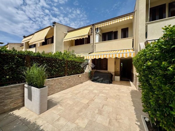 casa indipendente in vendita a Sabaudia in zona Sacramento