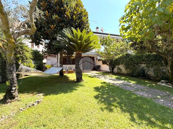 casa indipendente in vendita a Sabaudia in zona Bella Farnia
